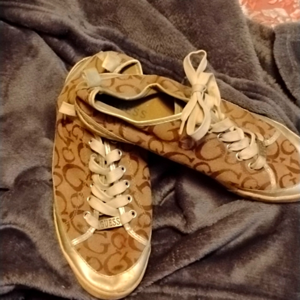Guess Tennis shoes